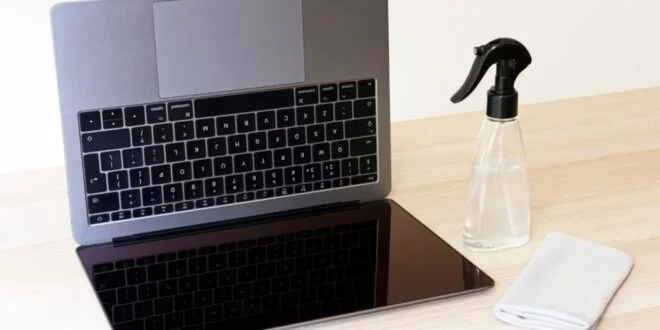 Comment nettoyer l'écran d'un mac sans l'abîmer - Formation Mac
